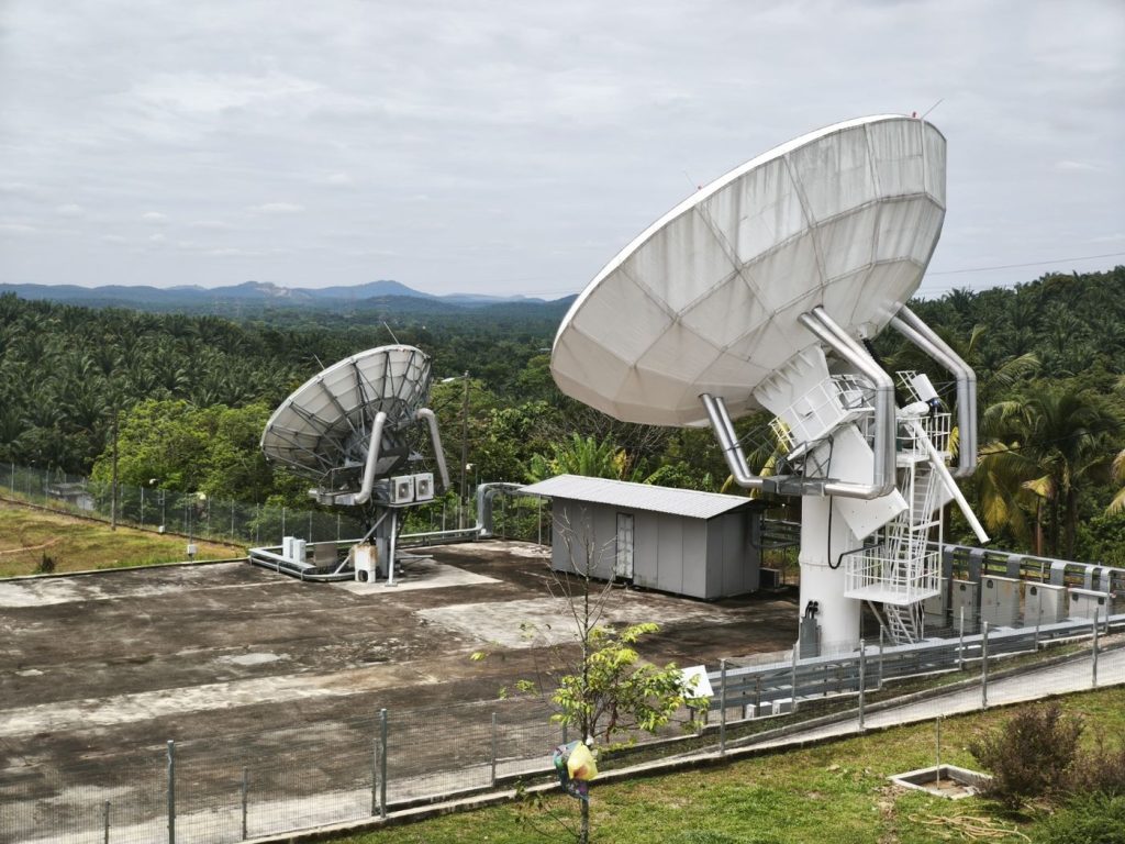 Tracking antenna at the SGS ground station